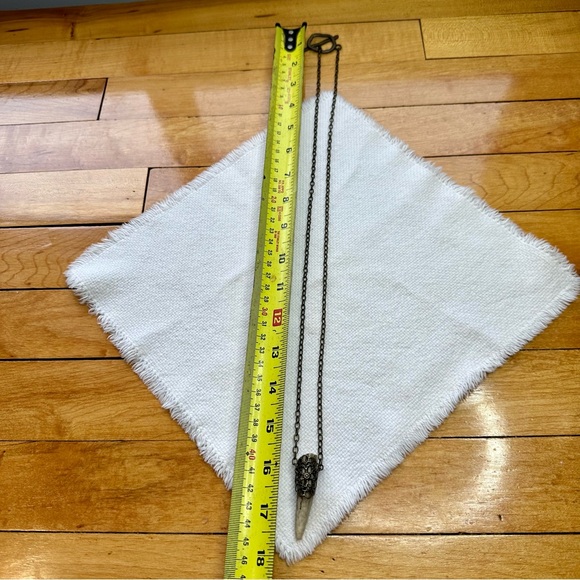 Brutalist Style Fake Bone Pendant Necklace. - Picture 3 of 5